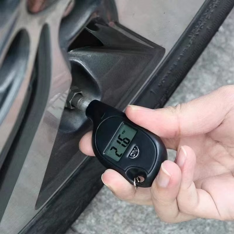 Manomètre numérique pour pneus - Digital Tire Pressure Gauge Rechargeable avis et prix